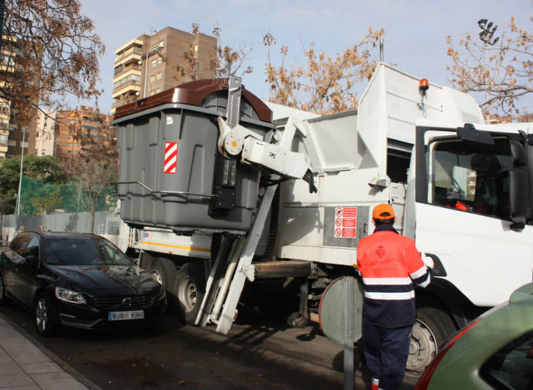 Castellón inicia la recogida selectiva de residuos orgánicos con vehículos propulsados con gas natural