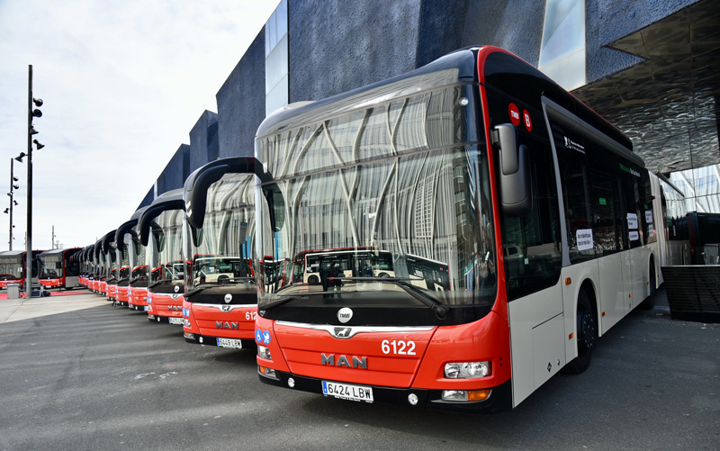 Barcelona incorpora a su flota autobuses híbridos de gas natural comprimido