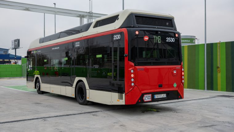 Barcelona incorpora siete buses más de hidrógeno